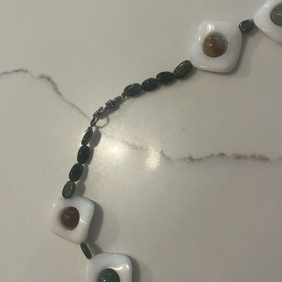 Vintage Necklace White square Agate green agate beads & small jadeite oblongs - Picture 5 of 5